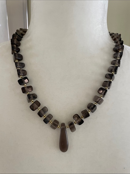 Vintage Jewelry - VINTAGE SMOKY GREY GLASS BEADED NECKLACE Drop Pendant Boho Goldtone